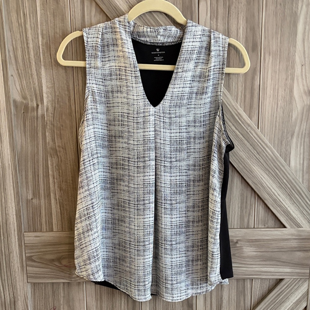 Worthington Black and White Sleeveless Blouse